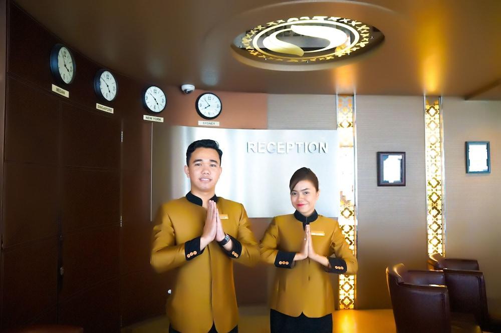 Hermes Palace Hotel Medan Exterior foto