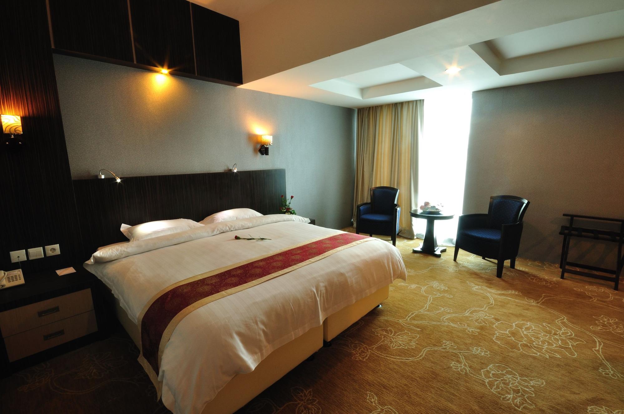 Hermes Palace Hotel Medan Exterior foto