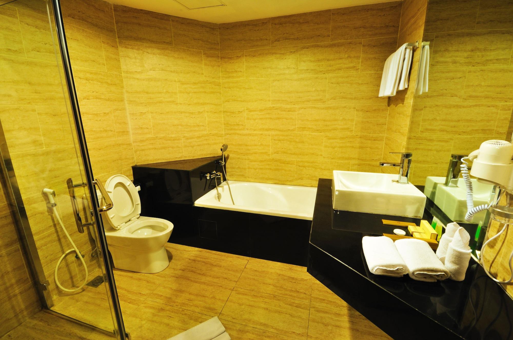 Hermes Palace Hotel Medan Exterior foto
