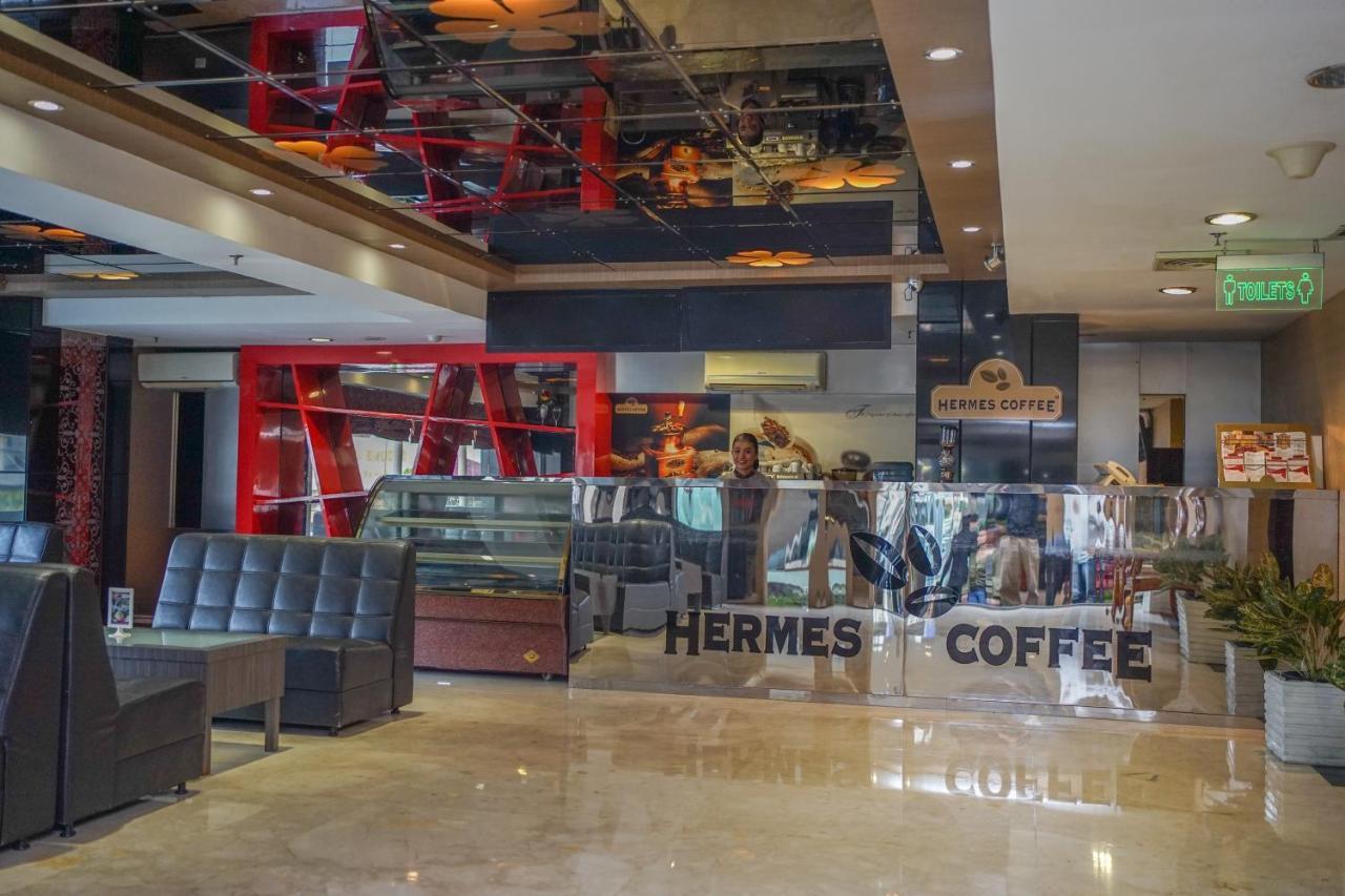 Hermes Palace Hotel Medan Exterior foto