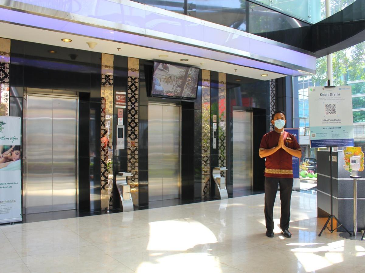 Hermes Palace Hotel Medan Exterior foto