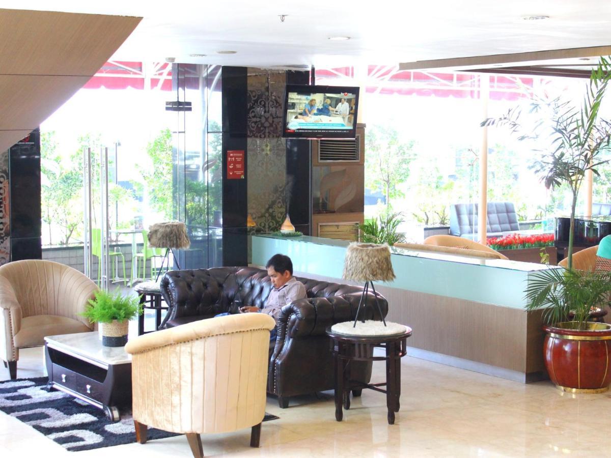 Hermes Palace Hotel Medan Exterior foto