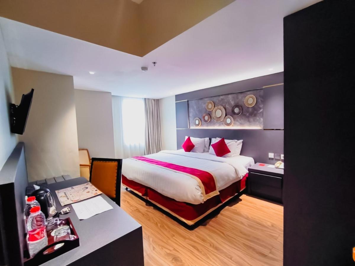 Hermes Palace Hotel Medan Exterior foto