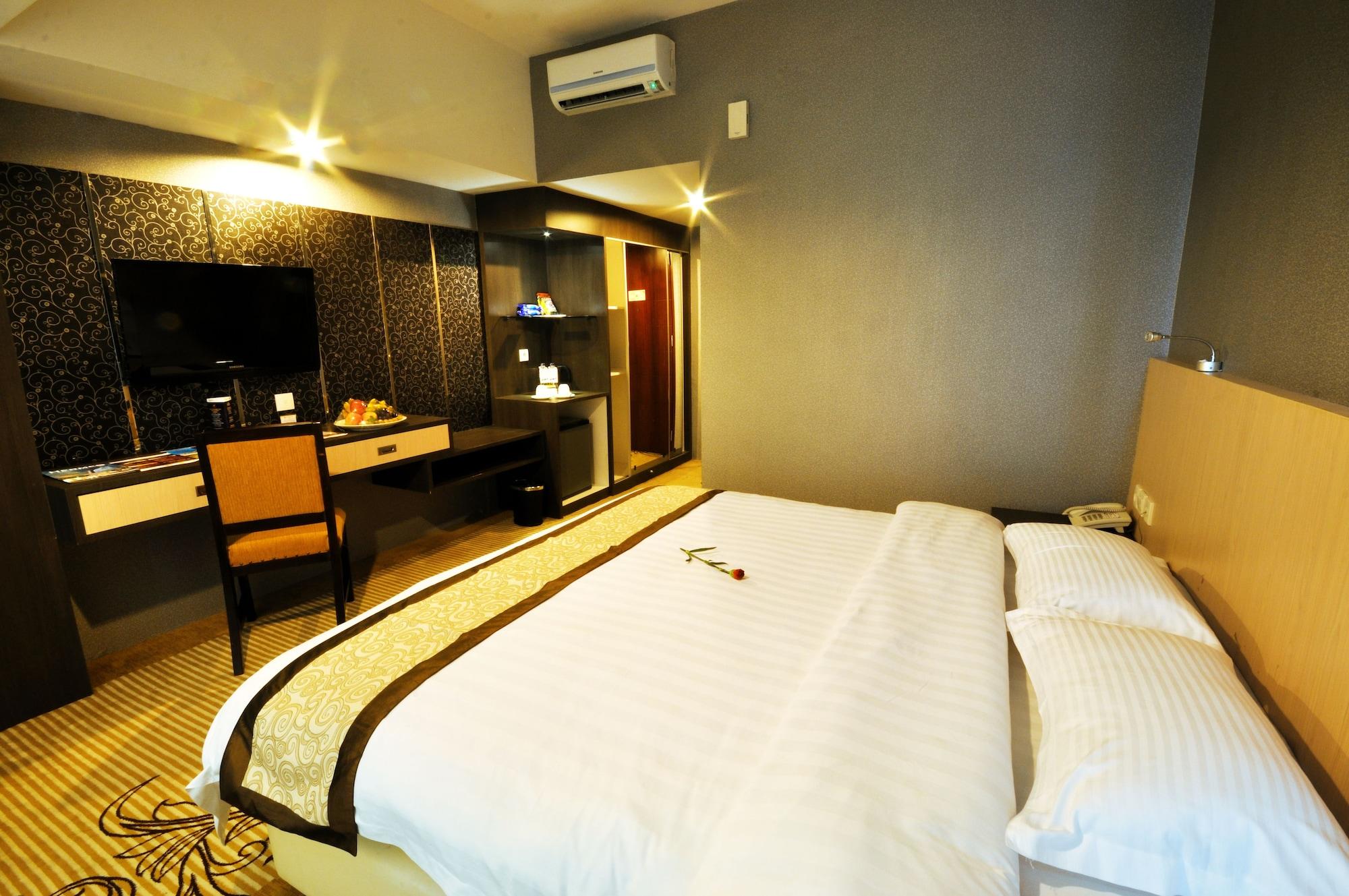 Hermes Palace Hotel Medan Exterior foto