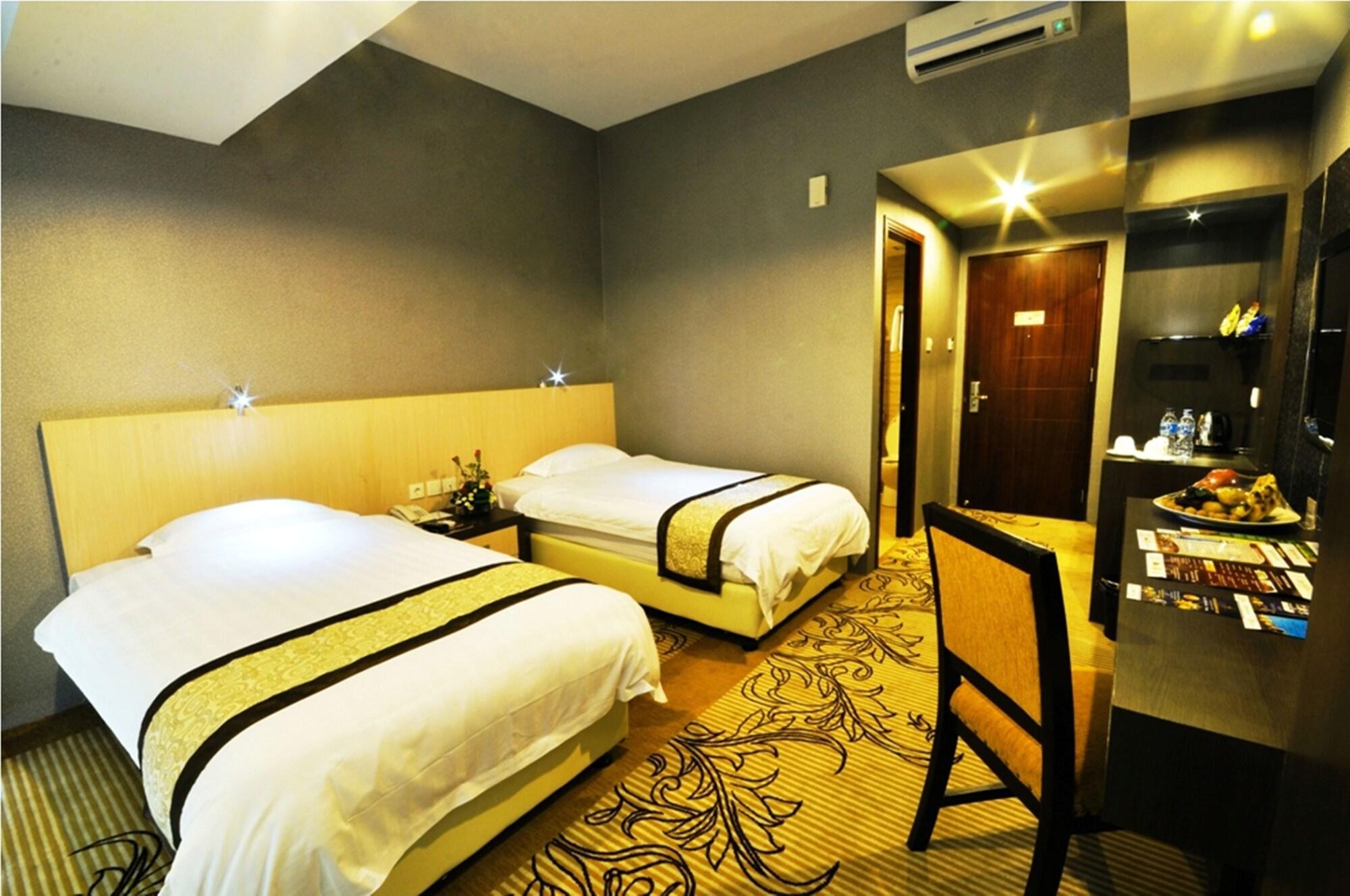 Hermes Palace Hotel Medan Exterior foto