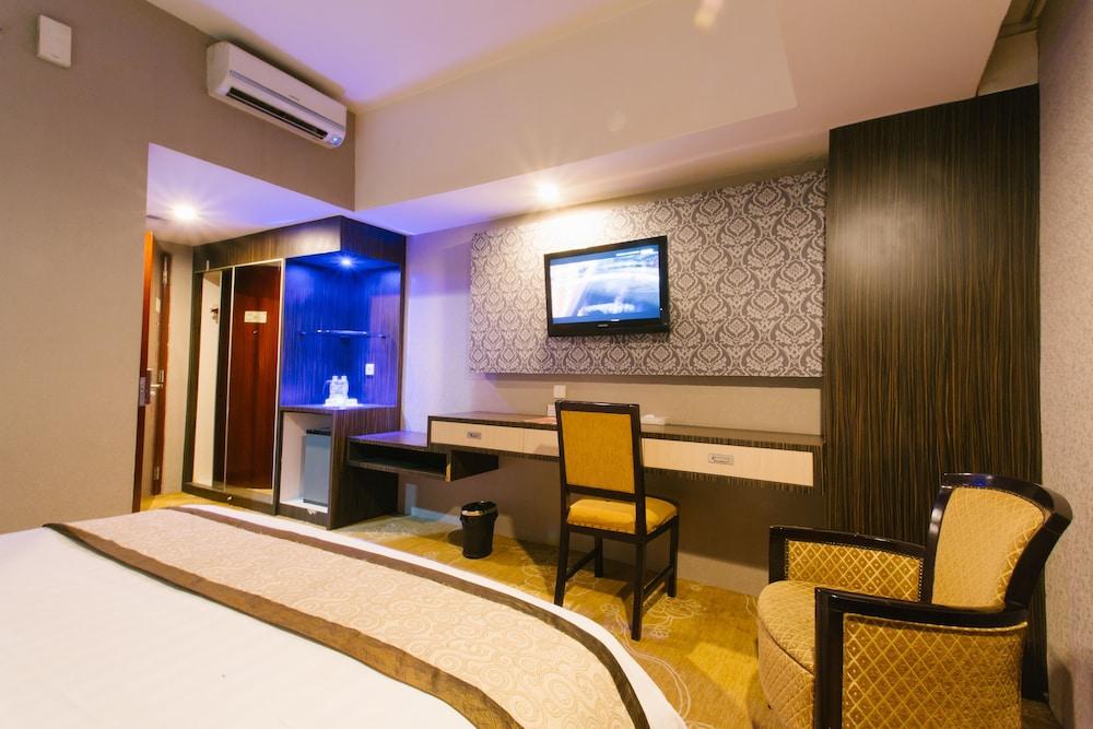 Hermes Palace Hotel Medan Exterior foto