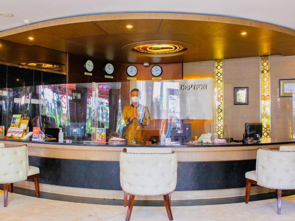 Hermes Palace Hotel Medan Exterior foto