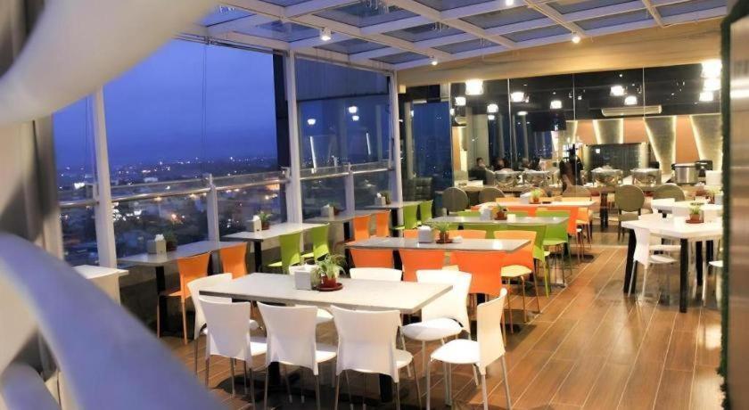Hermes Palace Hotel Medan Exterior foto