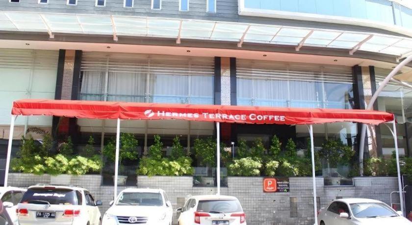 Hermes Palace Hotel Medan Exterior foto
