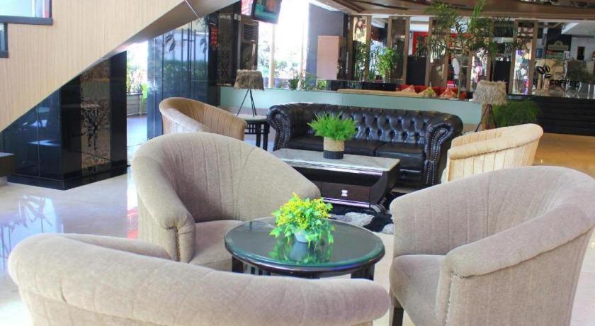 Hermes Palace Hotel Medan Exterior foto